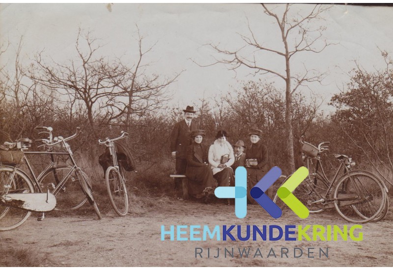 br136 Fietstocht, Willem Bruns, Paula, Leonie en Louis vd Loo